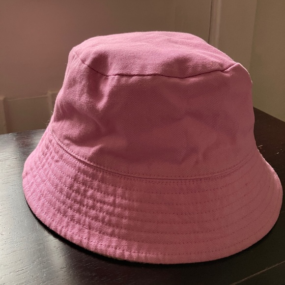 GAP REVERSIBLE BUCKET HAT - Picture 2 of 8